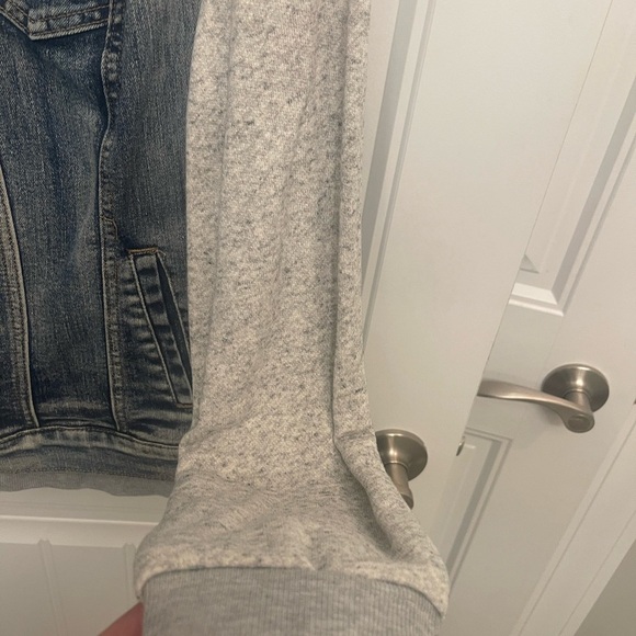DENIM JACKET W BUTTON AND BUILT IN GREY SWEATSHIRT HOODIE!! size L - Picture 4 of 11